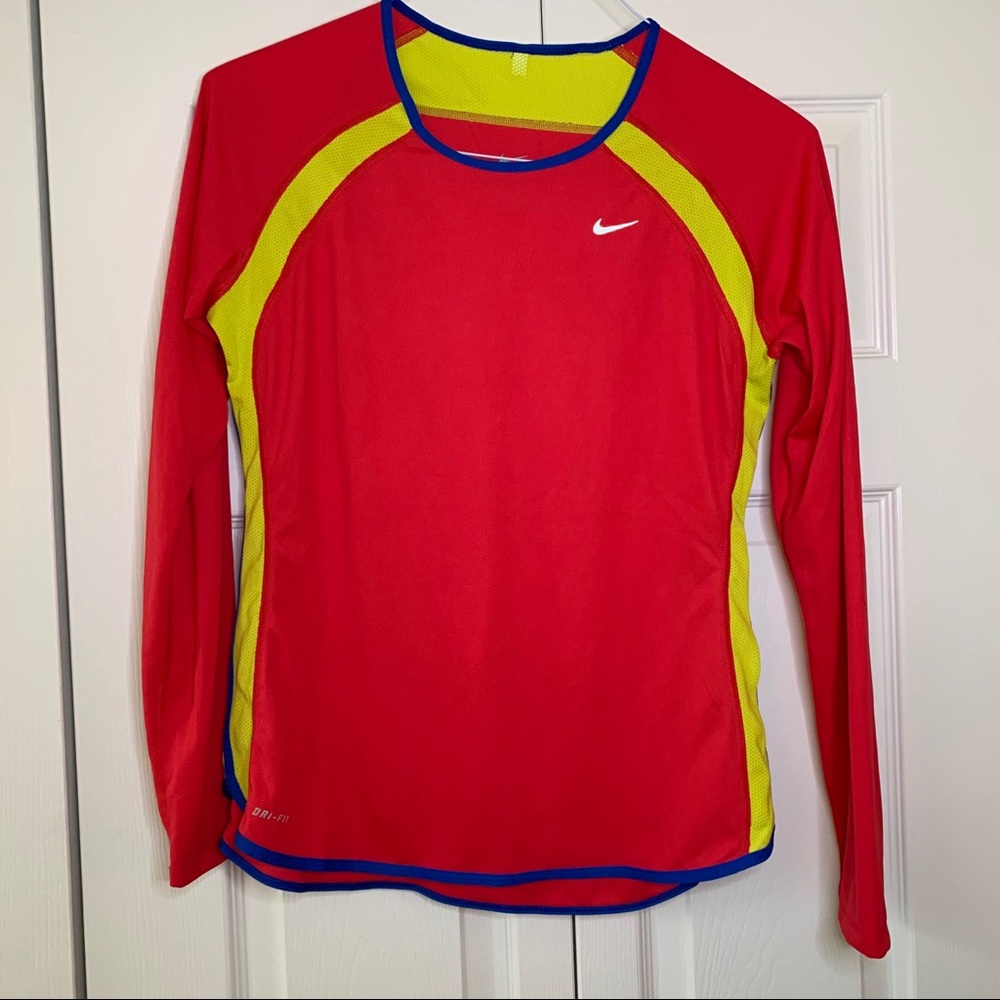 Nike top